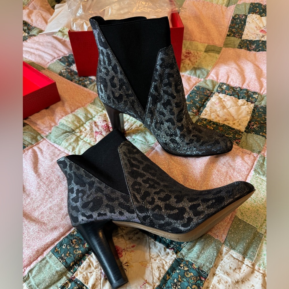 Donald J. Pilner boots